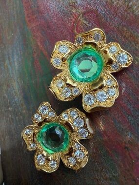 CINDY ADAMS CLIP ON Flower EARRINGS Green & Crystal Rhinestones VTG Gold Tone